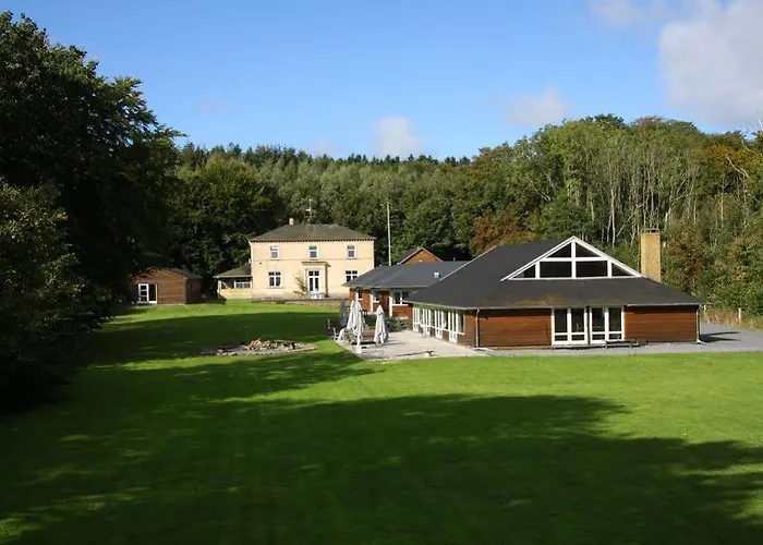 Faergelundens & Kursuscenter Мотель